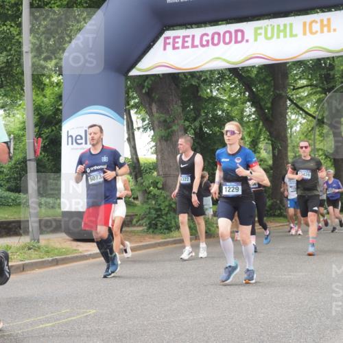 29.06.2025 - hella hamburg halbmarathon KatJ http://msf.ph/oto/8524664 29.06.2025 10:52:13 Zwischen KM18-KM19 1186, 1229, 2136, 2490, 5073, 6706, 7907 meine-sportfotos.de