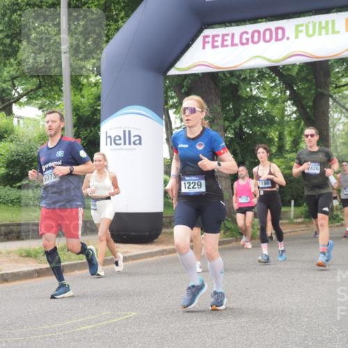 29.06.2025 - hella hamburg halbmarathon KatJ http://msf.ph/oto/8524684 29.06.2025 10:52:13 Zwischen KM18-KM19 1186, 1229, 2136, 2490, 5073, 6706, 7907 meine-sportfotos.de