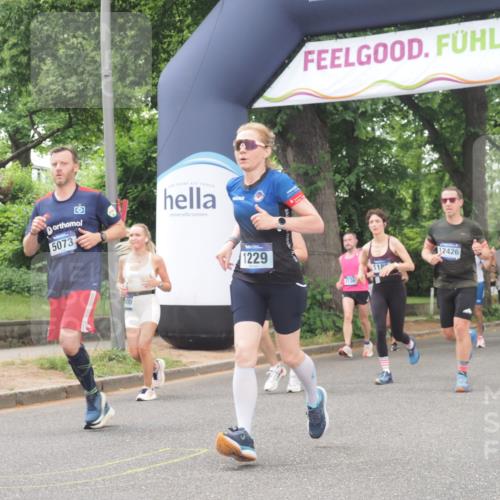 29.06.2025 - hella hamburg halbmarathon KatJ http://msf.ph/oto/8524687 29.06.2025 10:52:14 Zwischen KM18-KM19 1186, 1229, 2136, 2490, 4307, 5073, 6322, 6706, 7907 meine-sportfotos.de