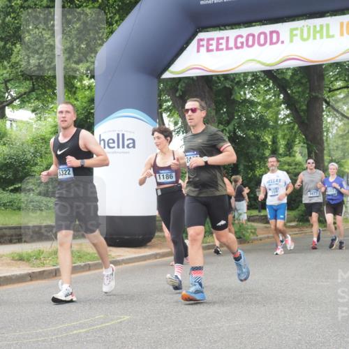 29.06.2025 - hella hamburg halbmarathon KatJ http://msf.ph/oto/8524712 29.06.2025 10:52:15 Zwischen KM18-KM19 1186, 1229, 2136, 2490, 4307, 5073, 6322, 6706, 7210, 7211, 7907 meine-sportfotos.de