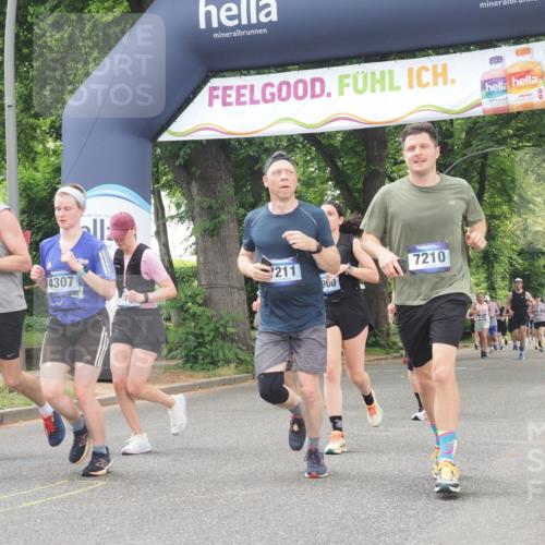 29.06.2025 - hella hamburg halbmarathon KatJ http://msf.ph/oto/8524754 29.06.2025 10:52:18 Zwischen KM18-KM19 1186, 1229, 1559, 2136, 4307, 5073, 6322, 7210, 7211, 7888, 7907 meine-sportfotos.de