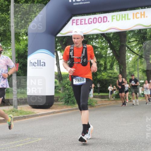 29.06.2025 - hella hamburg halbmarathon KatJ http://msf.ph/oto/8524780 29.06.2025 10:52:20 Zwischen KM18-KM19 1559, 2136, 3328, 4307, 6322, 7210, 7211, 7888 meine-sportfotos.de