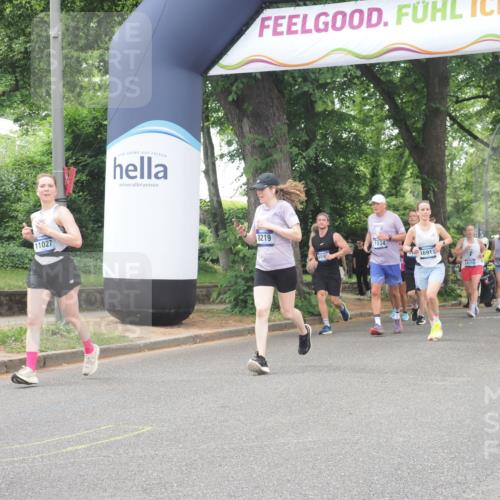 29.06.2025 - hella hamburg halbmarathon KatJ http://msf.ph/oto/8524914 29.06.2025 10:52:25 Zwischen KM18-KM19 1062, 3328, 7760, 8171, 8219 meine-sportfotos.de