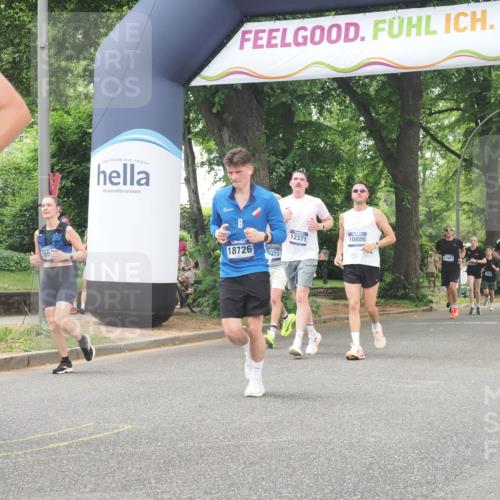 29.06.2025 - hella hamburg halbmarathon KatJ http://msf.ph/oto/8525130 29.06.2025 10:52:36 Zwischen KM18-KM19 6590, 7826, 8405 meine-sportfotos.de