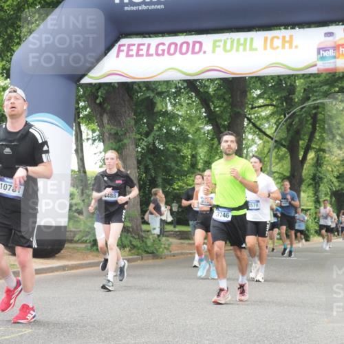 29.06.2025 - hella hamburg halbmarathon KatJ http://msf.ph/oto/8525287 29.06.2025 10:52:42 Zwischen KM18-KM19 3578, 3746, 4488 meine-sportfotos.de