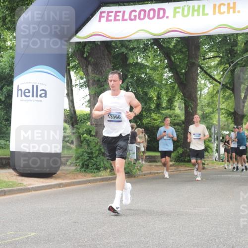 29.06.2025 - hella hamburg halbmarathon KatJ http://msf.ph/oto/8525427 29.06.2025 10:52:48 Zwischen KM18-KM19 3578, 6572 meine-sportfotos.de