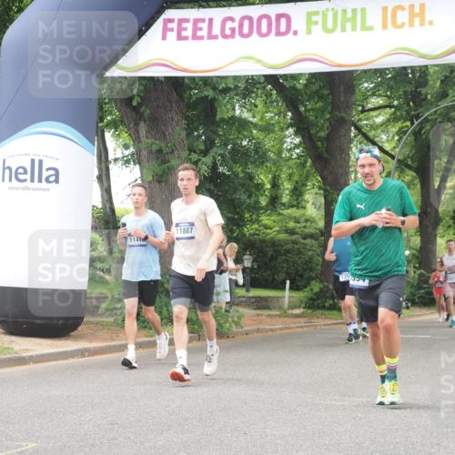 29.06.2025 - hella hamburg halbmarathon KatJ http://msf.ph/oto/8525472 29.06.2025 10:52:50 Zwischen KM18-KM19 3994, 6572 meine-sportfotos.de