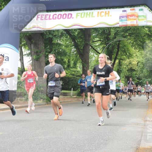 29.06.2025 - hella hamburg halbmarathon KatJ http://msf.ph/oto/8525577 29.06.2025 10:52:58 Zwischen KM18-KM19 1249, 1355, 3994, 6489 meine-sportfotos.de