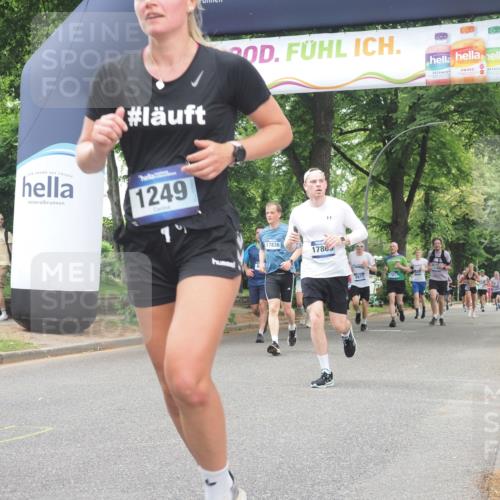 29.06.2025 - hella hamburg halbmarathon KatJ http://msf.ph/oto/8525615 29.06.2025 10:52:59 Zwischen KM18-KM19 1249, 1355, 6489 meine-sportfotos.de
