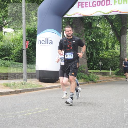 29.06.2025 - hella hamburg halbmarathon KatJ http://msf.ph/oto/8526140 29.06.2025 10:53:31 Zwischen KM18-KM19 3071, 4187 meine-sportfotos.de