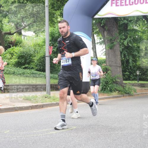 29.06.2025 - hella hamburg halbmarathon KatJ http://msf.ph/oto/8526143 29.06.2025 10:53:31 Zwischen KM18-KM19 3071, 4187 meine-sportfotos.de