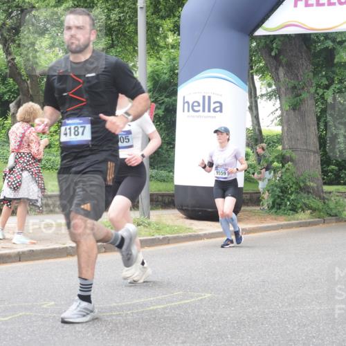 29.06.2025 - hella hamburg halbmarathon KatJ http://msf.ph/oto/8526157 29.06.2025 10:53:31 Zwischen KM18-KM19 3071, 4187 meine-sportfotos.de