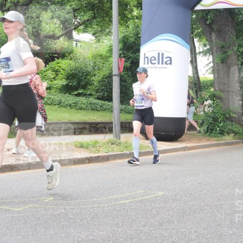 29.06.2025 - hella hamburg halbmarathon KatJ http://msf.ph/oto/8526170 29.06.2025 10:53:32 Zwischen KM18-KM19 3071, 4187 meine-sportfotos.de