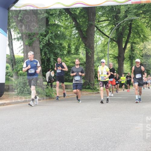 29.06.2025 - hella hamburg halbmarathon KatJ http://msf.ph/oto/8526184 29.06.2025 10:53:34 Zwischen KM18-KM19 3071, 4187, 6059 meine-sportfotos.de