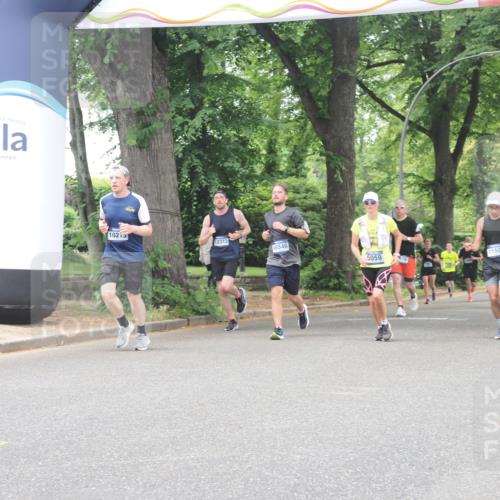 29.06.2025 - hella hamburg halbmarathon KatJ http://msf.ph/oto/8526194 29.06.2025 10:53:34 Zwischen KM18-KM19 3071, 4187, 6059 meine-sportfotos.de