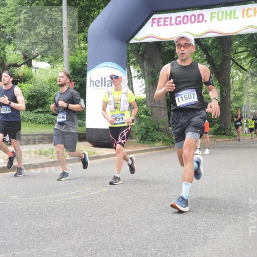 29.06.2025 - hella hamburg halbmarathon KatJ http://msf.ph/oto/8526271 29.06.2025 10:53:37 Zwischen KM18-KM19 5976, 6059 meine-sportfotos.de