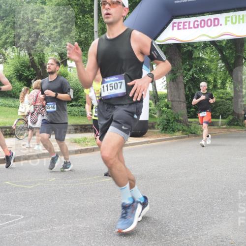 29.06.2025 - hella hamburg halbmarathon KatJ http://msf.ph/oto/8526293 29.06.2025 10:53:38 Zwischen KM18-KM19 5976, 6059 meine-sportfotos.de
