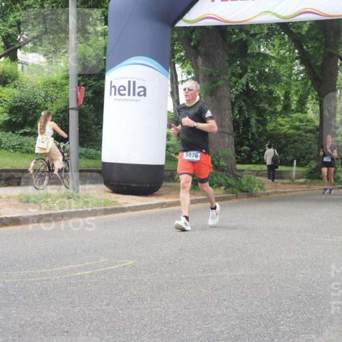 29.06.2025 - hella hamburg halbmarathon KatJ http://msf.ph/oto/8526304 29.06.2025 10:53:39 Zwischen KM18-KM19 5976, 6059 meine-sportfotos.de