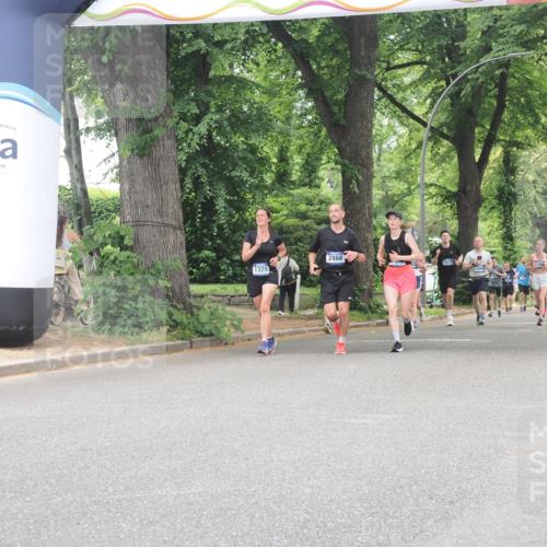 29.06.2025 - hella hamburg halbmarathon KatJ http://msf.ph/oto/8526342 29.06.2025 10:53:41 Zwischen KM18-KM19 1329, 5976, 6059 meine-sportfotos.de