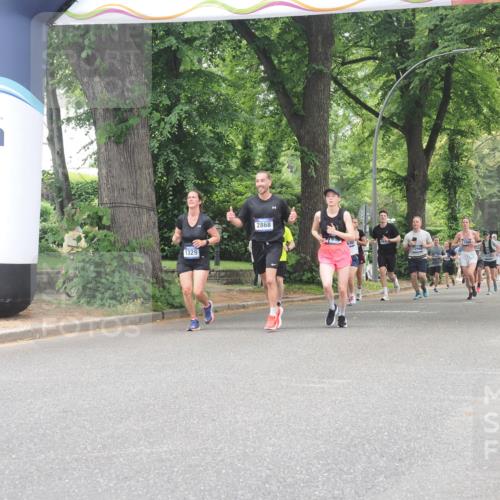 29.06.2025 - hella hamburg halbmarathon KatJ http://msf.ph/oto/8526355 29.06.2025 10:53:42 Zwischen KM18-KM19 1329, 5976 meine-sportfotos.de