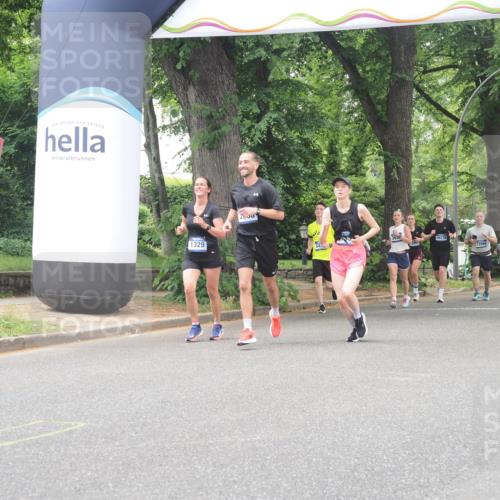 29.06.2025 - hella hamburg halbmarathon KatJ http://msf.ph/oto/8526391 29.06.2025 10:53:43 Zwischen KM18-KM19 1329, 5976 meine-sportfotos.de