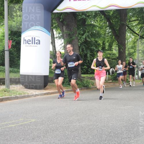29.06.2025 - hella hamburg halbmarathon KatJ http://msf.ph/oto/8526396 29.06.2025 10:53:43 Zwischen KM18-KM19 1329, 5976 meine-sportfotos.de