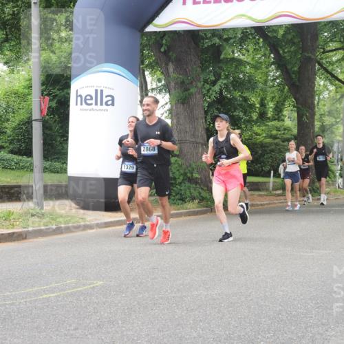 29.06.2025 - hella hamburg halbmarathon KatJ http://msf.ph/oto/8526409 29.06.2025 10:53:44 Zwischen KM18-KM19 1329, 2868, 5976 meine-sportfotos.de