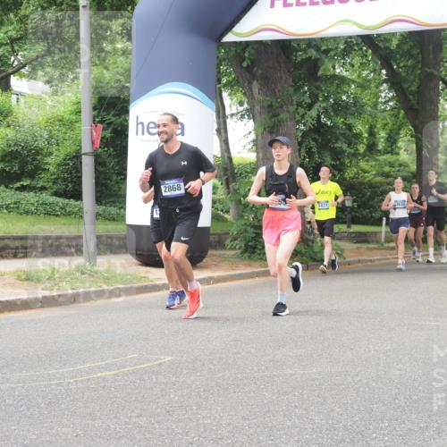 29.06.2025 - hella hamburg halbmarathon KatJ http://msf.ph/oto/8526428 29.06.2025 10:53:44 Zwischen KM18-KM19 1329, 2868, 5976 meine-sportfotos.de