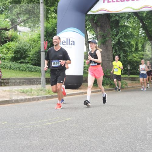 29.06.2025 - hella hamburg halbmarathon KatJ http://msf.ph/oto/8526438 29.06.2025 10:53:44 Zwischen KM18-KM19 1329, 2868, 5976 meine-sportfotos.de