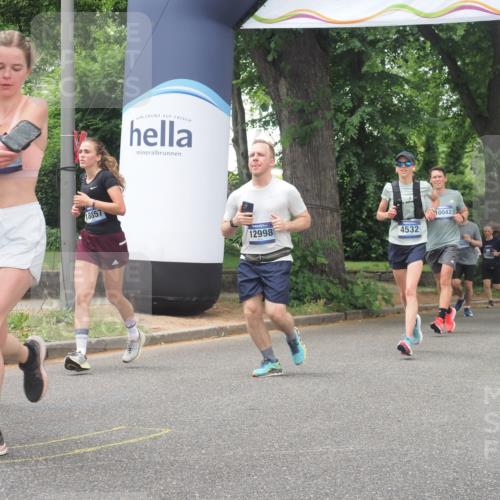 29.06.2025 - hella hamburg halbmarathon KatJ http://msf.ph/oto/8526547 29.06.2025 10:53:49 Zwischen KM18-KM19 1329, 2868, 3630, 4532, 5431 meine-sportfotos.de
