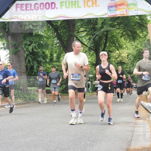 29.06.2025 - hella hamburg halbmarathon KatJ http://msf.ph/oto/8526791 29.06.2025 10:54:01 Zwischen KM18-KM19 3062, 3225, 4066, 5150, 6453 meine-sportfotos.de