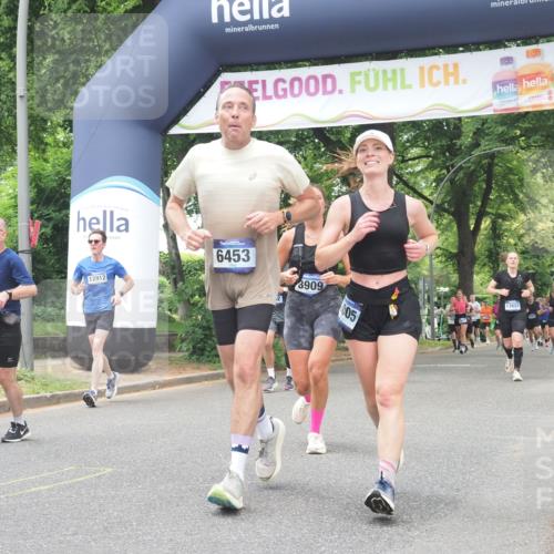 29.06.2025 - hella hamburg halbmarathon KatJ http://msf.ph/oto/8526828 29.06.2025 10:54:02 Zwischen KM18-KM19 1729, 3062, 3225, 4066, 5150, 6453 meine-sportfotos.de