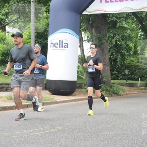 29.06.2025 - hella hamburg halbmarathon KatJ http://msf.ph/oto/8526858 29.06.2025 10:54:05 Zwischen KM18-KM19 1729, 3062, 3225, 4066, 6453 meine-sportfotos.de