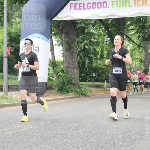 29.06.2025 - hella hamburg halbmarathon KatJ http://msf.ph/oto/8526880 29.06.2025 10:54:05 Zwischen KM18-KM19 1729, 3062, 3225, 4066, 6453 meine-sportfotos.de