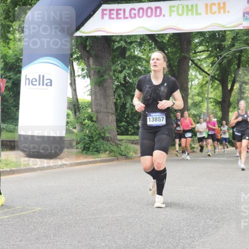 29.06.2025 - hella hamburg halbmarathon KatJ http://msf.ph/oto/8526896 29.06.2025 10:54:06 Zwischen KM18-KM19 1729, 3062, 3225, 4066, 6453 meine-sportfotos.de