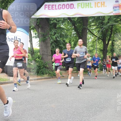 29.06.2025 - hella hamburg halbmarathon KatJ http://msf.ph/oto/8526955 29.06.2025 10:54:10 Zwischen KM18-KM19 1729, 2628, 5605, 8398 meine-sportfotos.de