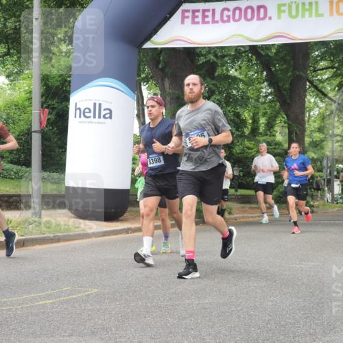 29.06.2025 - hella hamburg halbmarathon KatJ http://msf.ph/oto/8526980 29.06.2025 10:54:11 Zwischen KM18-KM19 2628, 5605, 8398 meine-sportfotos.de