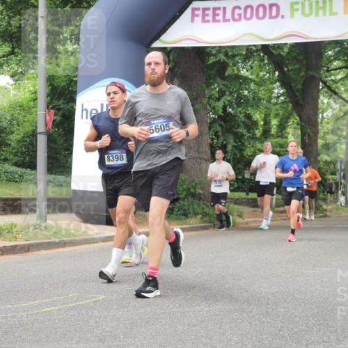 29.06.2025 - hella hamburg halbmarathon KatJ http://msf.ph/oto/8526988 29.06.2025 10:54:11 Zwischen KM18-KM19 2628, 5605, 8398 meine-sportfotos.de