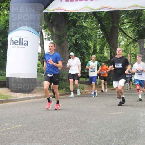 29.06.2025 - hella hamburg halbmarathon KatJ http://msf.ph/oto/8527006 29.06.2025 10:54:13 Zwischen KM18-KM19 2628, 4293, 5605, 8398 meine-sportfotos.de