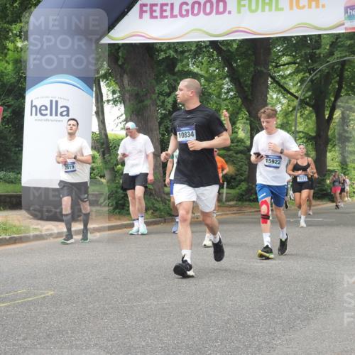 29.06.2025 - hella hamburg halbmarathon KatJ http://msf.ph/oto/8527037 29.06.2025 10:54:14 Zwischen KM18-KM19 2628, 4293, 5605, 8398 meine-sportfotos.de