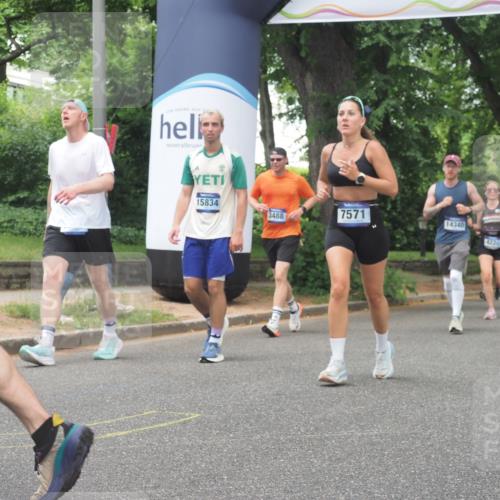 29.06.2025 - hella hamburg halbmarathon KatJ http://msf.ph/oto/8527054 29.06.2025 10:54:17 Zwischen KM18-KM19 2819, 4220, 4293, 7571, 8398 meine-sportfotos.de