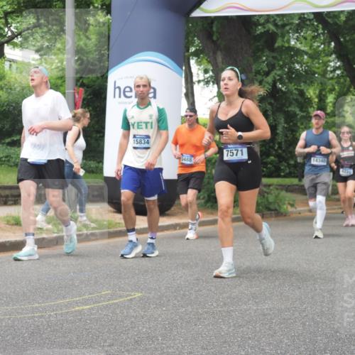 29.06.2025 - hella hamburg halbmarathon KatJ http://msf.ph/oto/8527060 29.06.2025 10:54:17 Zwischen KM18-KM19 2819, 4220, 4293, 7571, 8398 meine-sportfotos.de