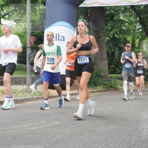 29.06.2025 - hella hamburg halbmarathon KatJ http://msf.ph/oto/8527070 29.06.2025 10:54:17 Zwischen KM18-KM19 2819, 4220, 4293, 7571, 8398 meine-sportfotos.de
