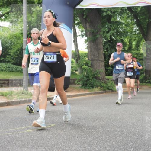 29.06.2025 - hella hamburg halbmarathon KatJ http://msf.ph/oto/8527083 29.06.2025 10:54:18 Zwischen KM18-KM19 2819, 3488, 4220, 4293, 7571, 8398 meine-sportfotos.de