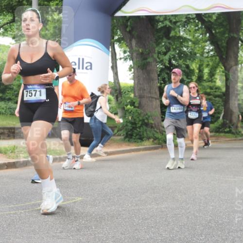 29.06.2025 - hella hamburg halbmarathon KatJ http://msf.ph/oto/8527091 29.06.2025 10:54:18 Zwischen KM18-KM19 2819, 3488, 4220, 4293, 7571, 8398 meine-sportfotos.de