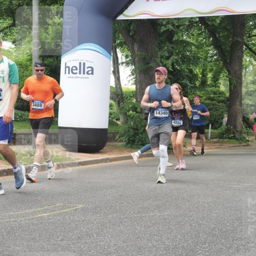 29.06.2025 - hella hamburg halbmarathon KatJ http://msf.ph/oto/8527099 29.06.2025 10:54:19 Zwischen KM18-KM19 2819, 3488, 4220, 4293, 7571 meine-sportfotos.de