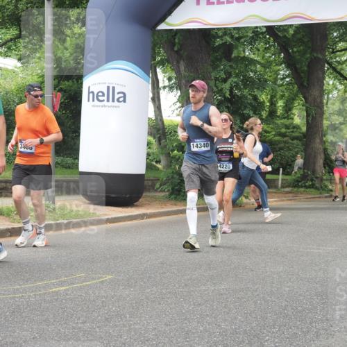 29.06.2025 - hella hamburg halbmarathon KatJ http://msf.ph/oto/8527109 29.06.2025 10:54:19 Zwischen KM18-KM19 2819, 3488, 4220, 4293, 7571 meine-sportfotos.de