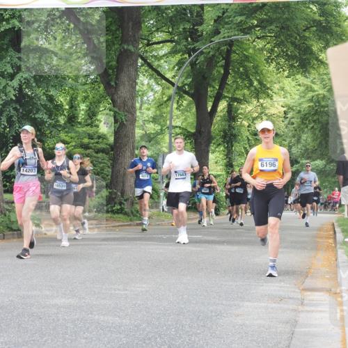 29.06.2025 - hella hamburg halbmarathon KatJ http://msf.ph/oto/8527152 29.06.2025 10:54:23 Zwischen KM18-KM19 2819, 3488, 4220, 6196, 7571 meine-sportfotos.de