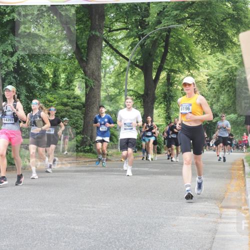 29.06.2025 - hella hamburg halbmarathon KatJ http://msf.ph/oto/8527160 29.06.2025 10:54:23 Zwischen KM18-KM19 2819, 3488, 4220, 6196, 7571 meine-sportfotos.de