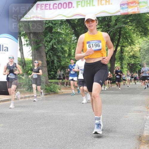 29.06.2025 - hella hamburg halbmarathon KatJ http://msf.ph/oto/8527180 29.06.2025 10:54:25 Zwischen KM18-KM19 3488, 4220, 6196 meine-sportfotos.de